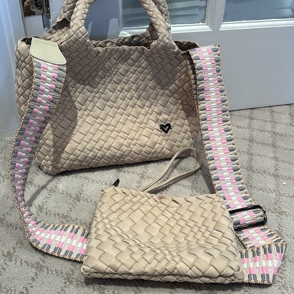 Woven nylons like crossbody with makeup bag included. - Picture 2 of 4